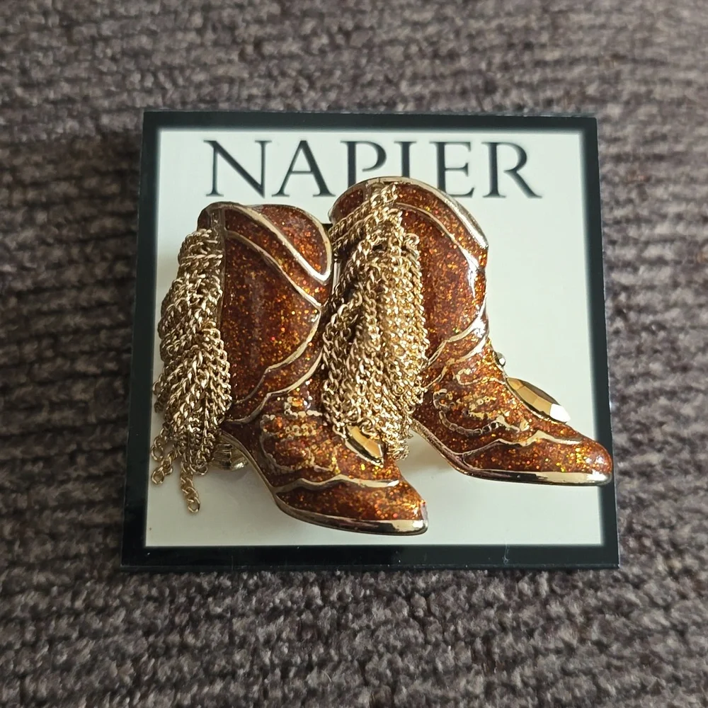 NAPIER WOMEN'S FASHION JEWELRY PIN BEAUTIFUL 
